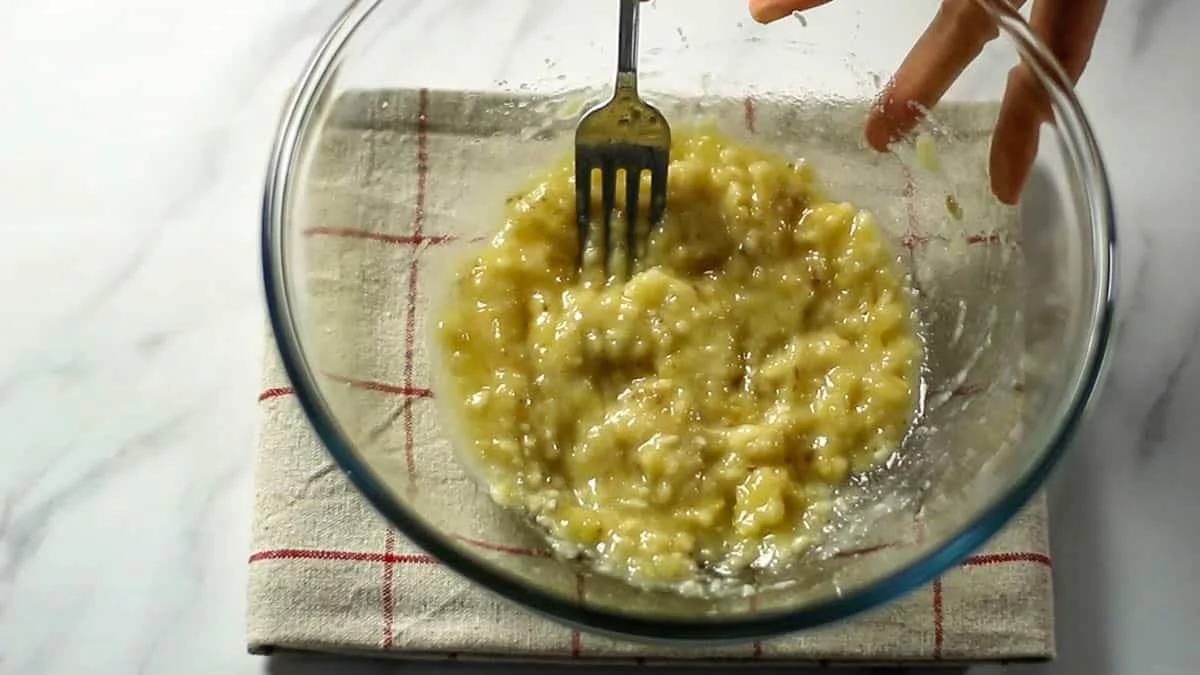 Place bananas in a bowl and mash with a fork until pureed