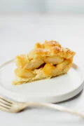りんごとクリームがたっぷり！アップルカスタードパイのレシピ