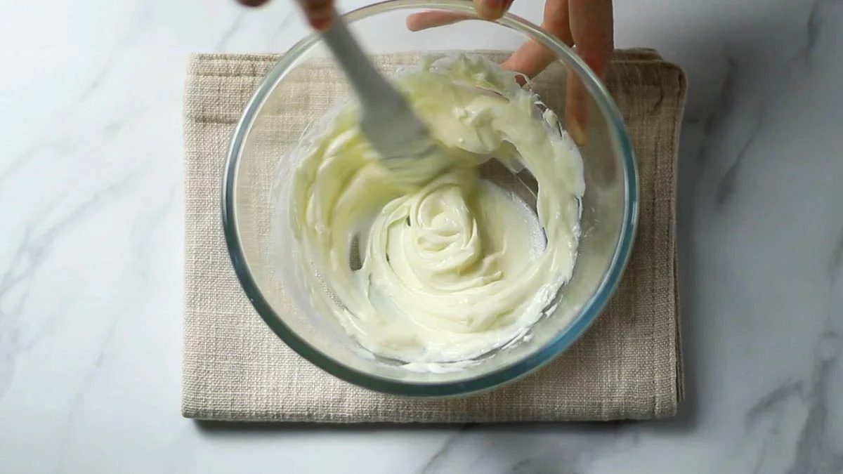 In a bowl, combine the cream cheese (brought to room temperature), granulated sugar, and cornstarch. Mix with a rubber spatula until smooth and well combined.