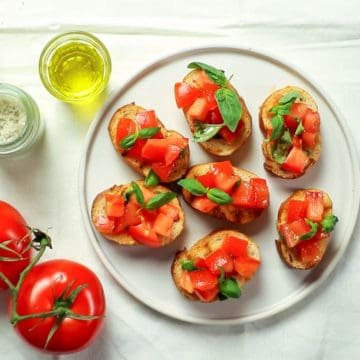 【簡単にすぐできる！】イタリアの前菜・トマトとバジルのブルスケッタ