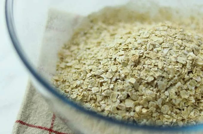 小麦粉のレシピの一部をオートミールで代用する方法
