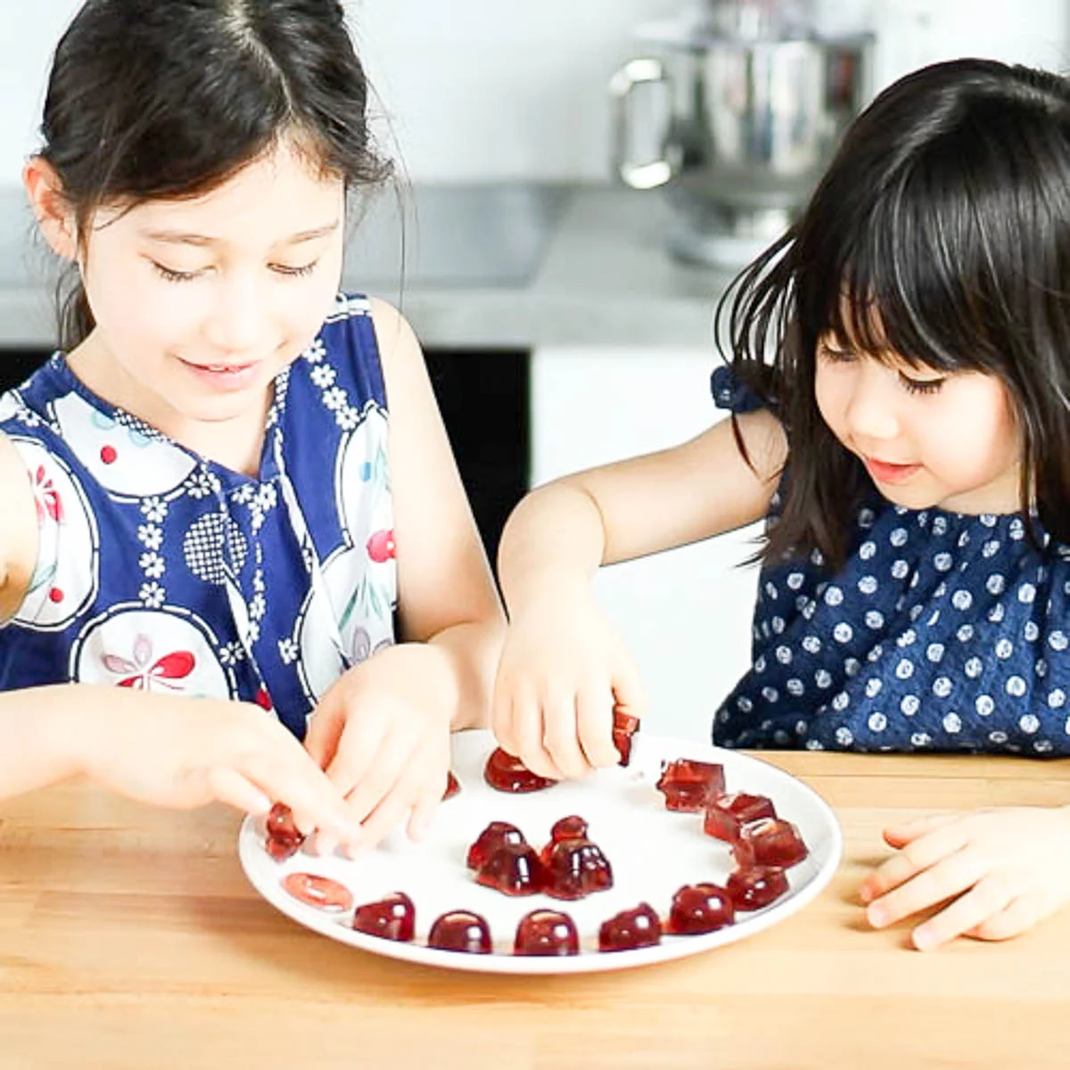 【子供と作るお菓子】ジュースで作るグミ！