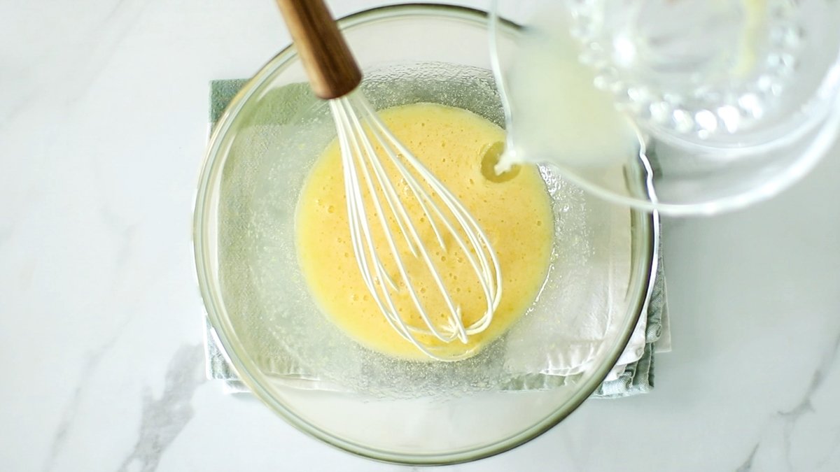 レモン汁を加えて混ぜます。