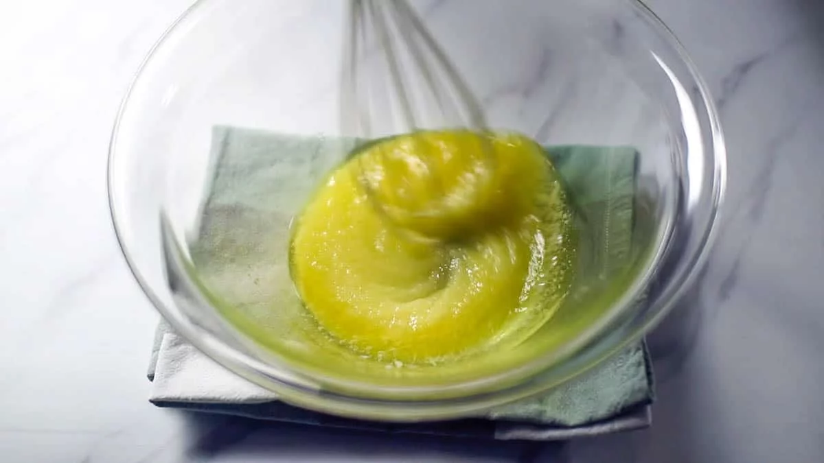 Place melted butter in a bowl and stir in the lakanto
