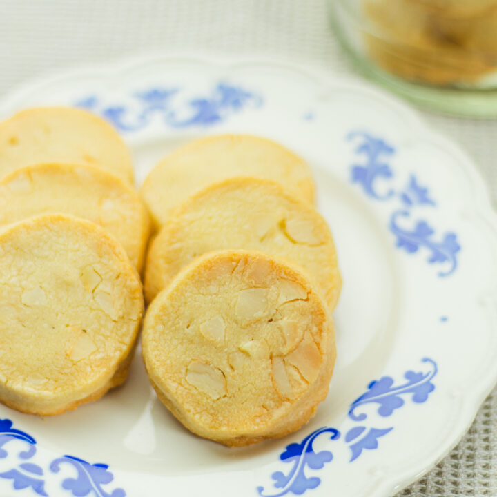 サクサク＆ホロホロ食感♡銀座ウエストのマカダミアナッツクッキーを再現！