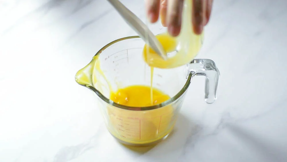 Squeeze the water out of the softened sheet gelatin and melt it in a heatproof container in the microwave to make it liquidAdd some of the mango purée to the melted gelatin and stir to dissolveReturn to the mango purée and mix all together