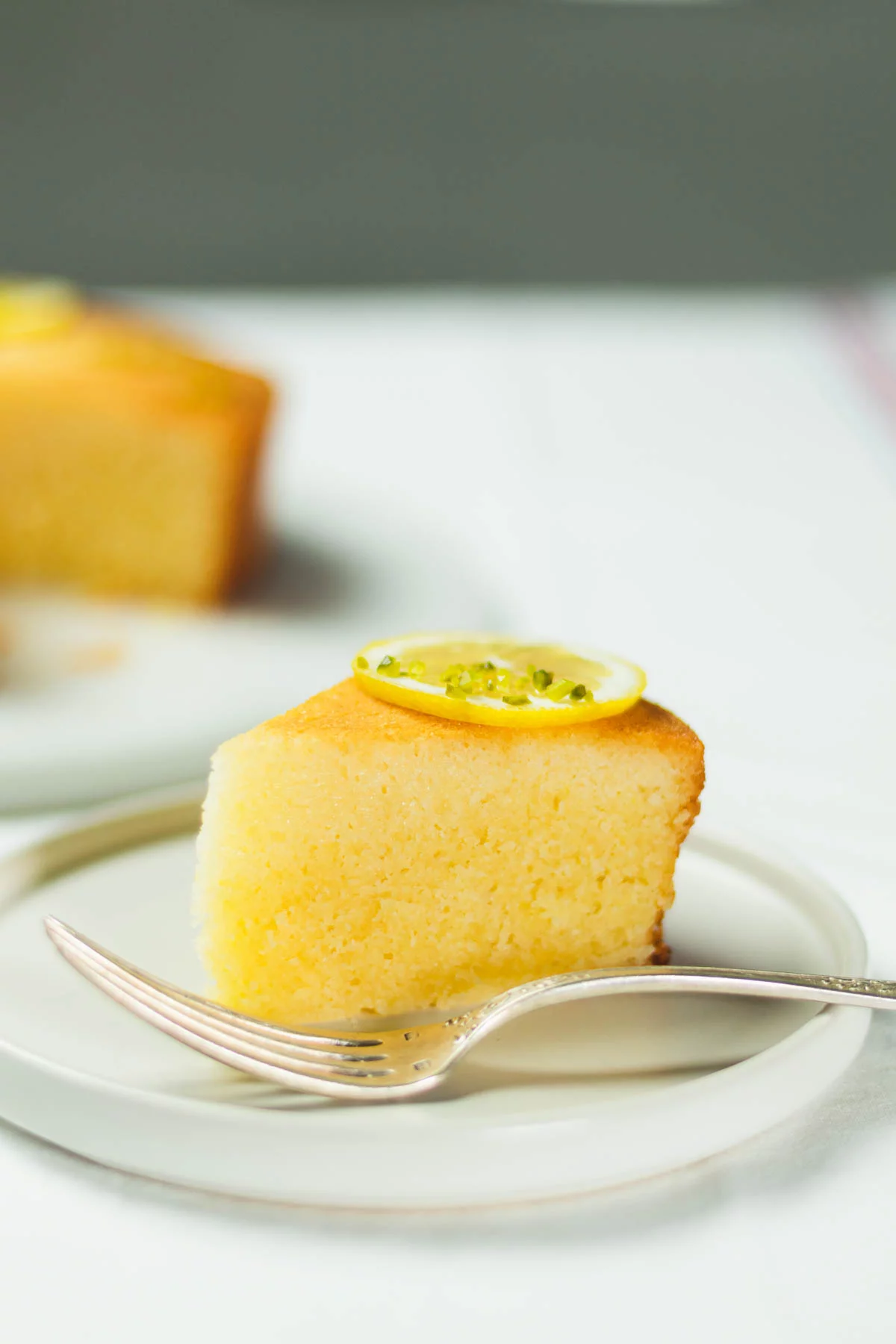 Super moist just by mixing How to make a refreshing lemon cake with lots of lemon