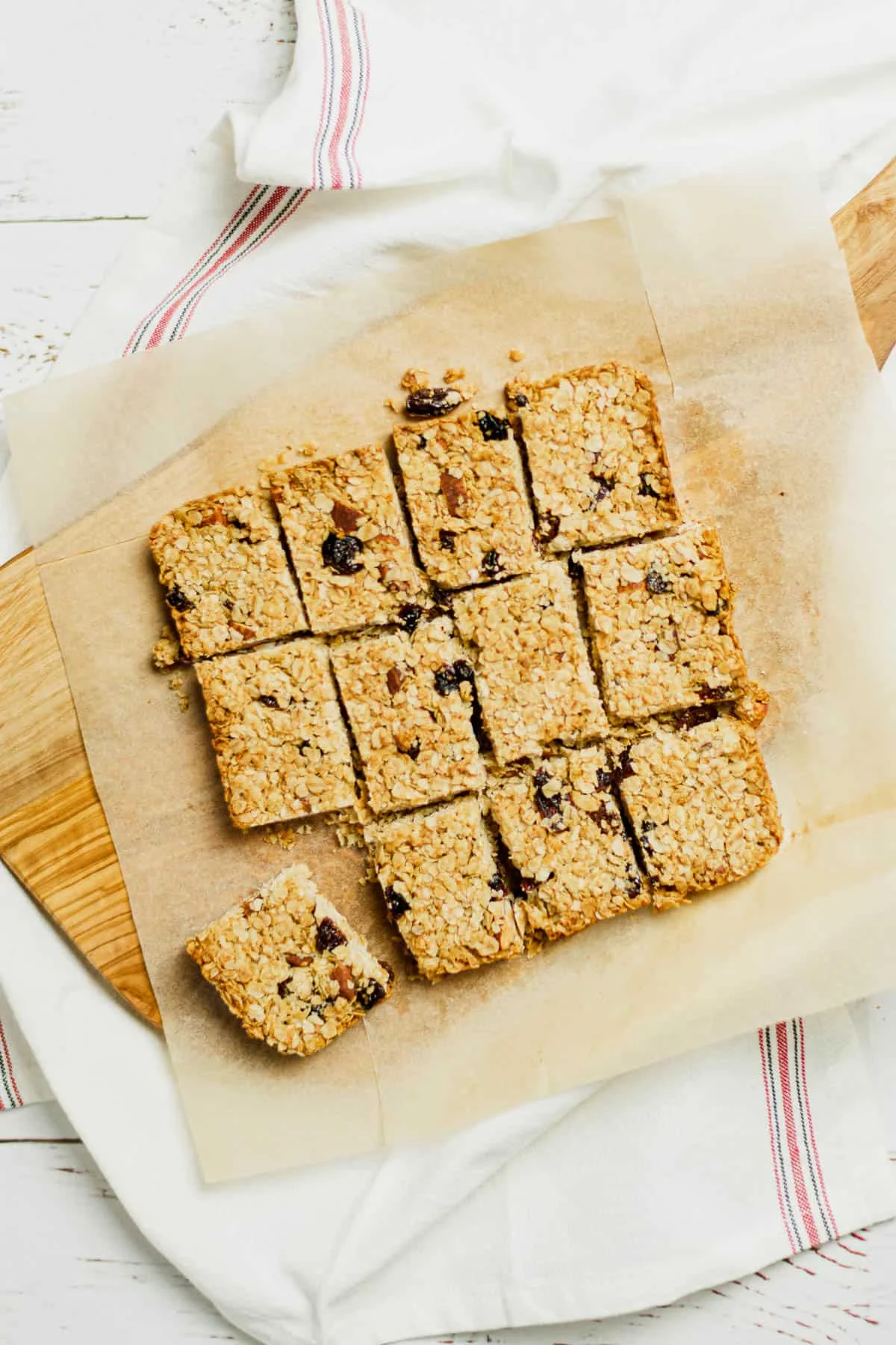 Super Easy Recipe: Mix and Bake Crunchy Oatmeal Bars!
