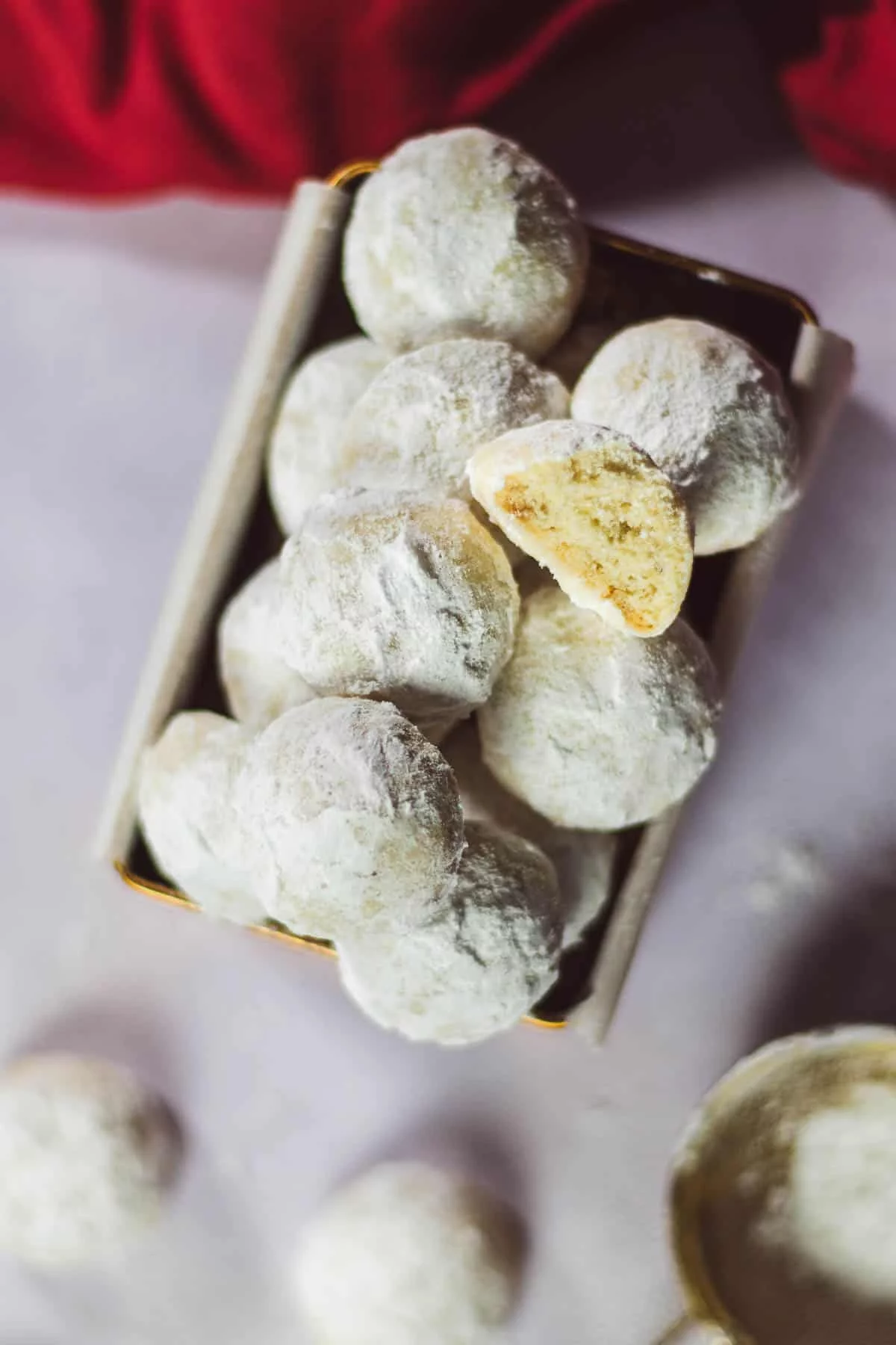 Only 4 Ingredients! Snowball Cookie Recipe that melt in your mouth